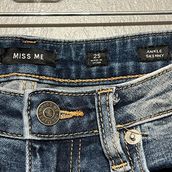 Miss Me Ankle Cropped Skinny Jeans Distressed Studded Details Embroidered Hem - Picture 5 of 8